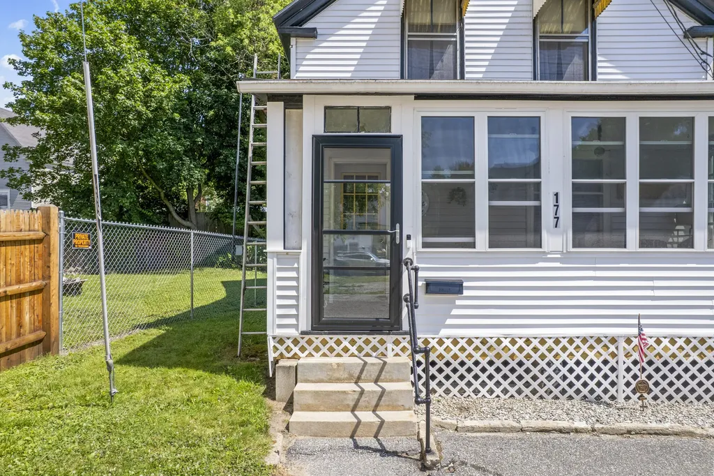 177 Oak Street Lewiston ME 04240