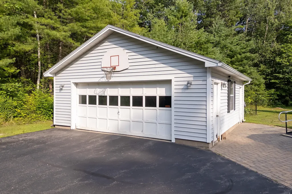 556 River Road Lewiston ME 04240