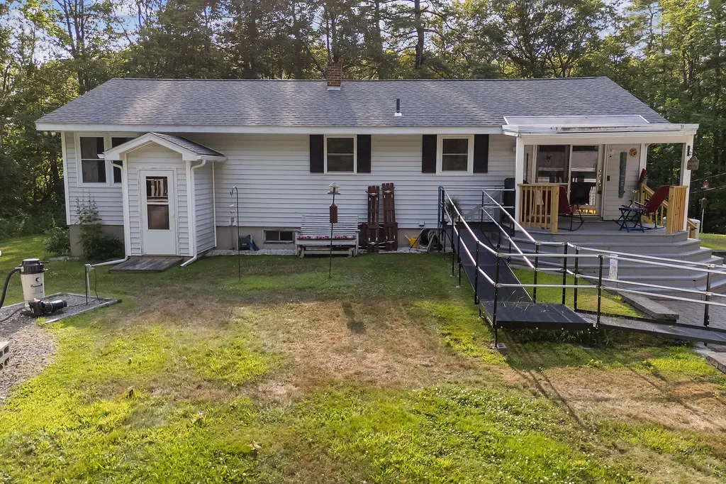 556 River Road Lewiston ME 04240