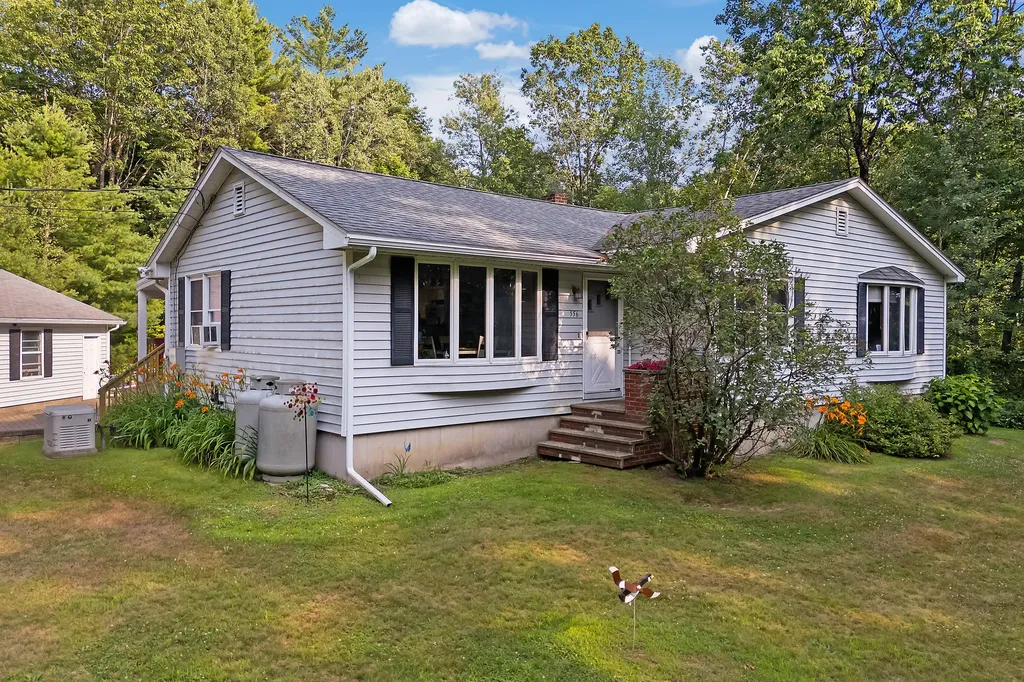 556 River Road Lewiston ME 04240