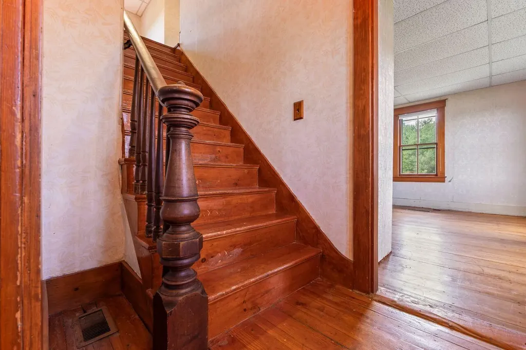 107 Dearborn Road Canton ME 04221