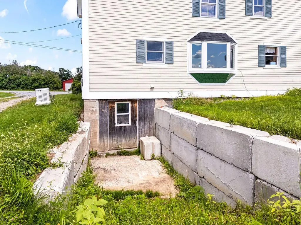 107 Dearborn Road Canton ME 04221