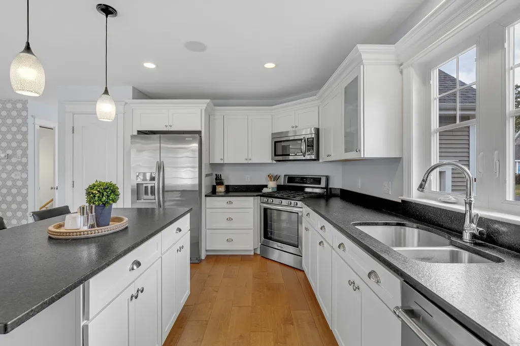 18 Mccann Way Scarborough ME 04074