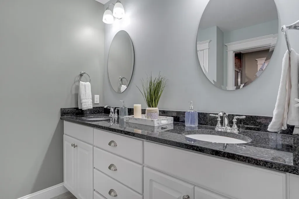 18 Mccann Way Scarborough ME 04074
