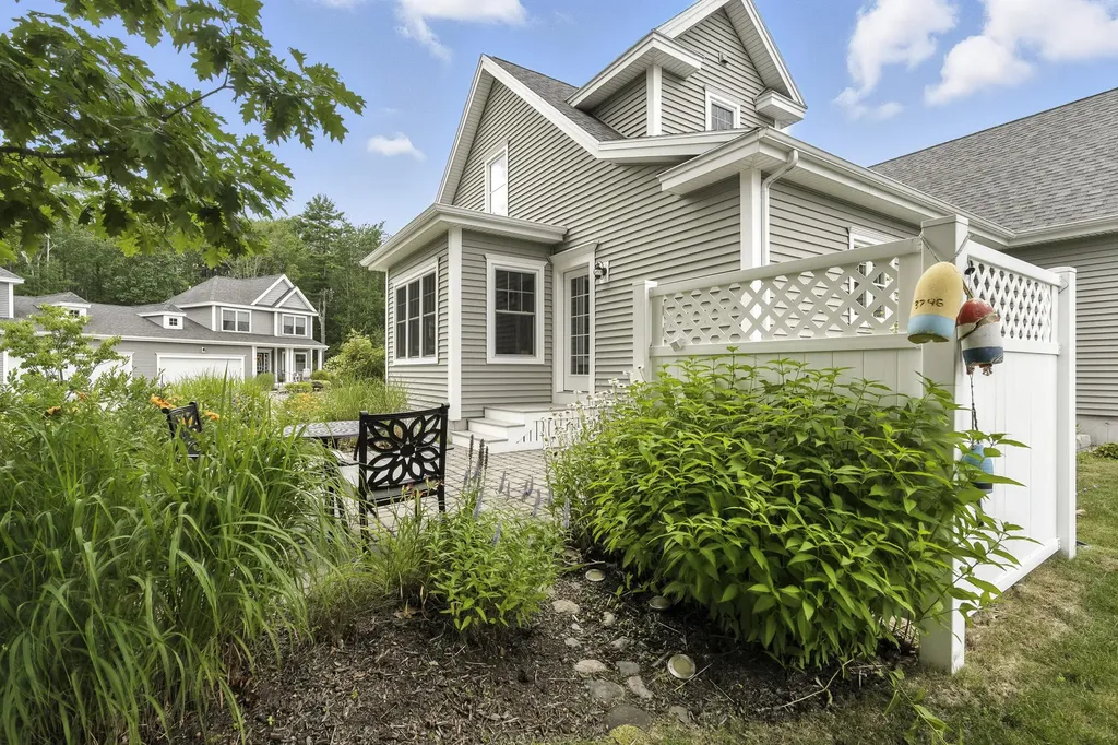 18 Mccann Way Scarborough ME 04074