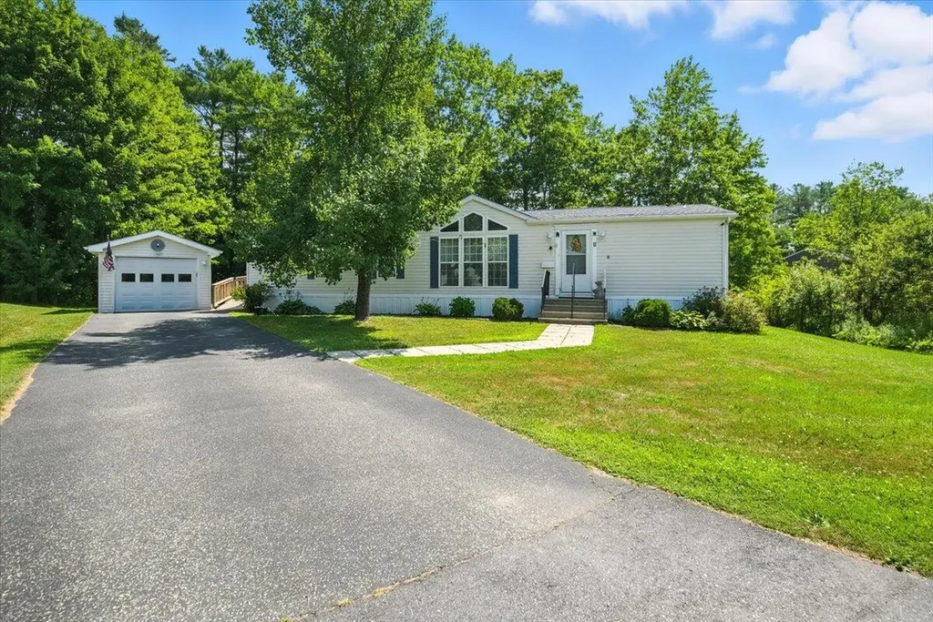 11 Tammy Lane Lewiston ME 04240