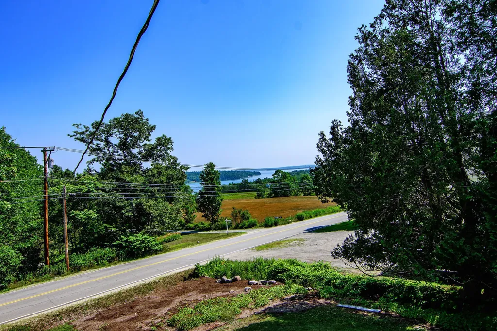 2 Twin Oaks Lane Sedgwick ME 04676
