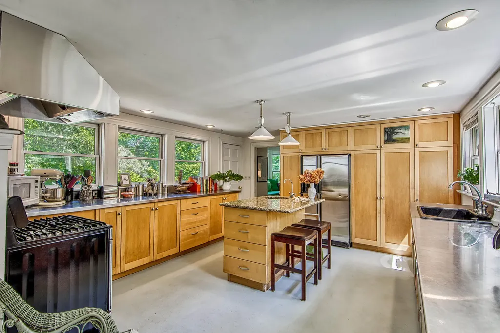 2 Twin Oaks Lane Sedgwick ME 04676