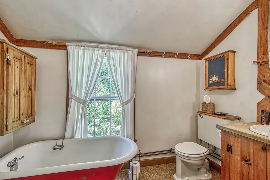 2 Twin Oaks Lane Sedgwick ME 04676