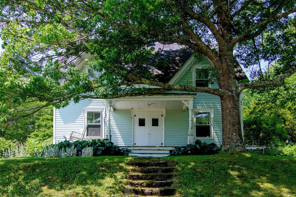 2 Twin Oaks Lane Sedgwick ME 04676