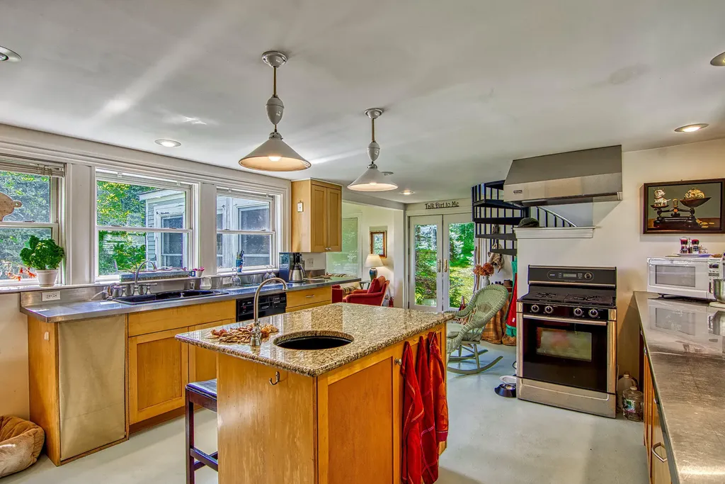 2 Twin Oaks Lane Sedgwick ME 04676