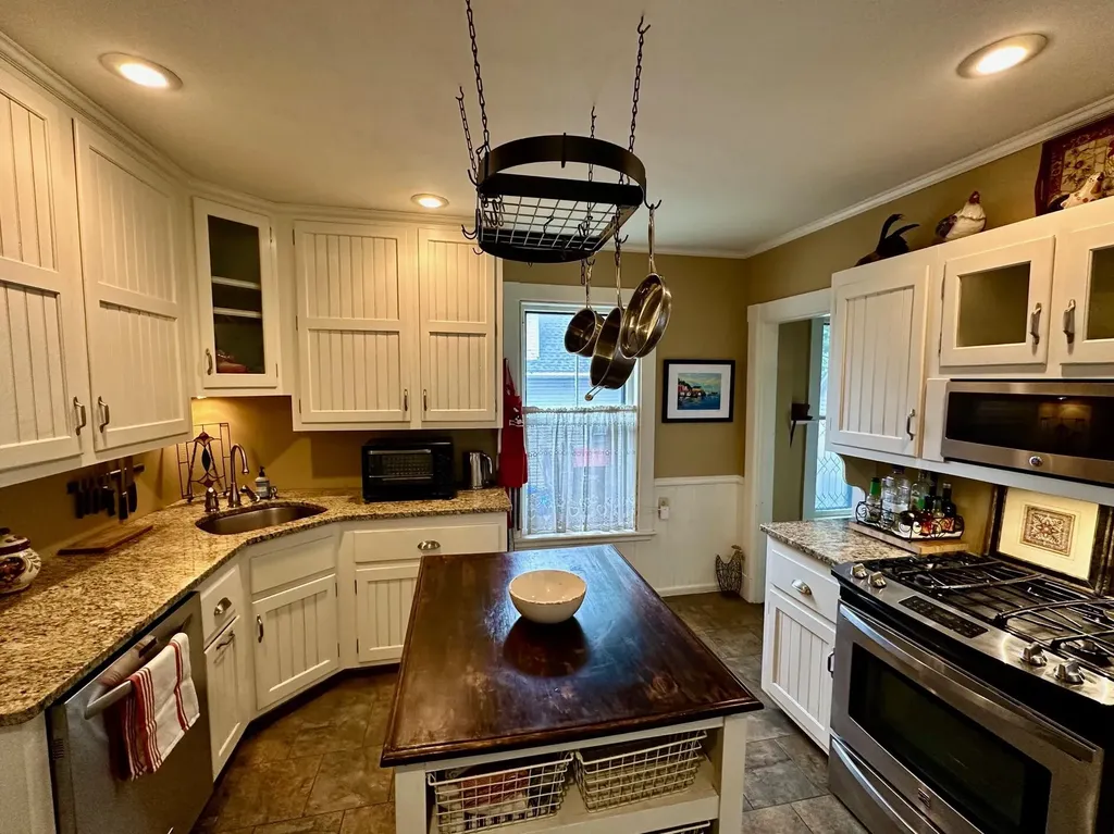 23 Holland Street Bangor ME 04401