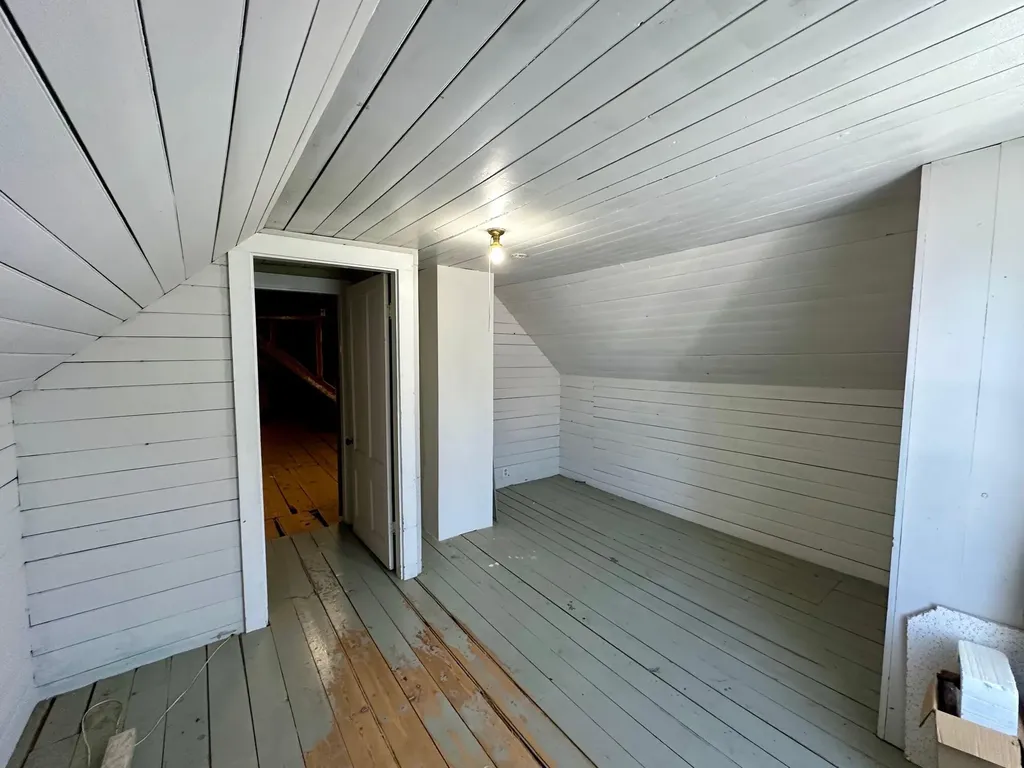 23 Holland Street Bangor ME 04401