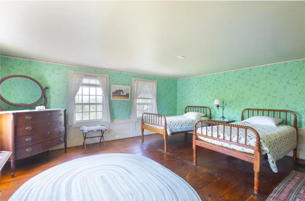 10 South Arm Road Andover ME 04226