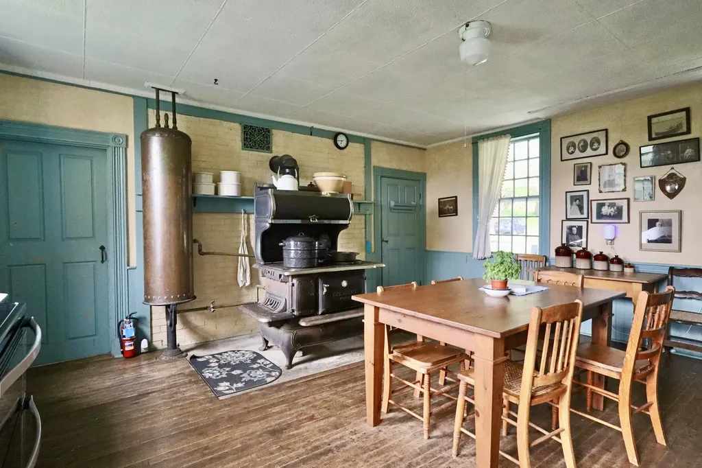 10 South Arm Road Andover ME 04226