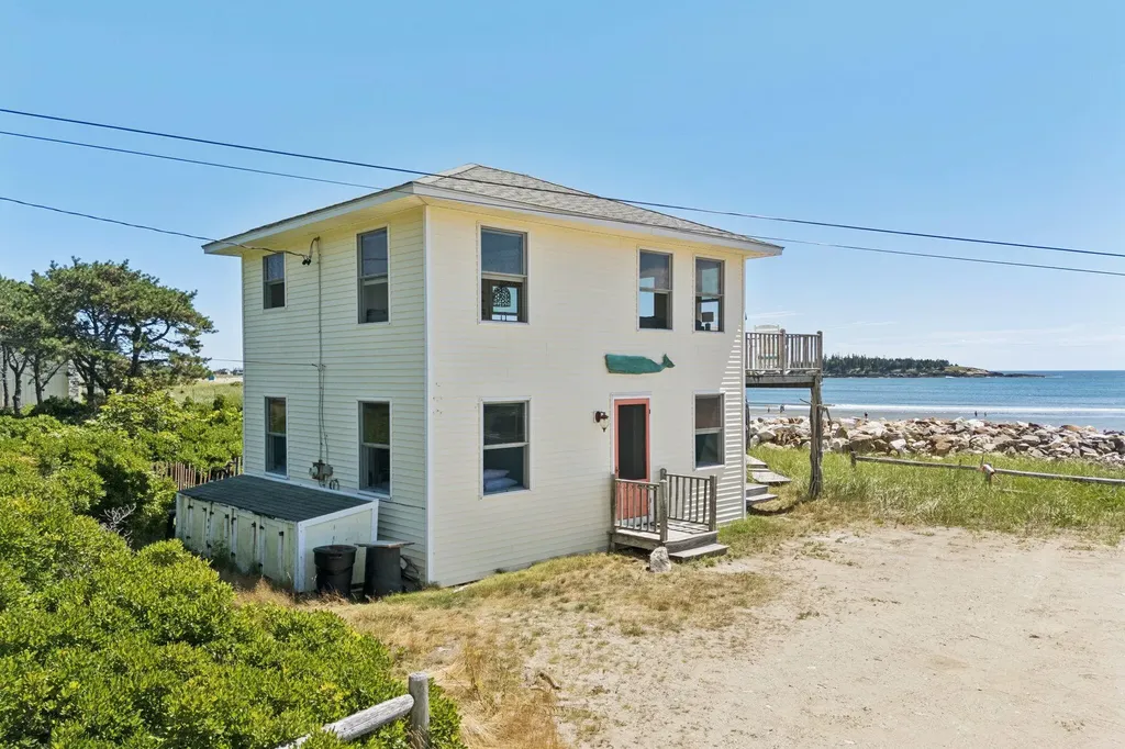12 White Spot Way Phippsburg ME 04562