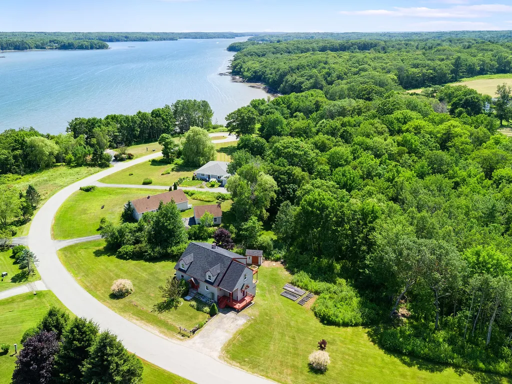 53 Bobolink Lane Thomaston ME 04861