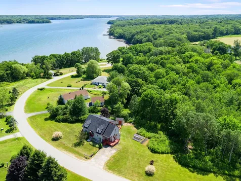 53 Bobolink Lane Thomaston ME 04861