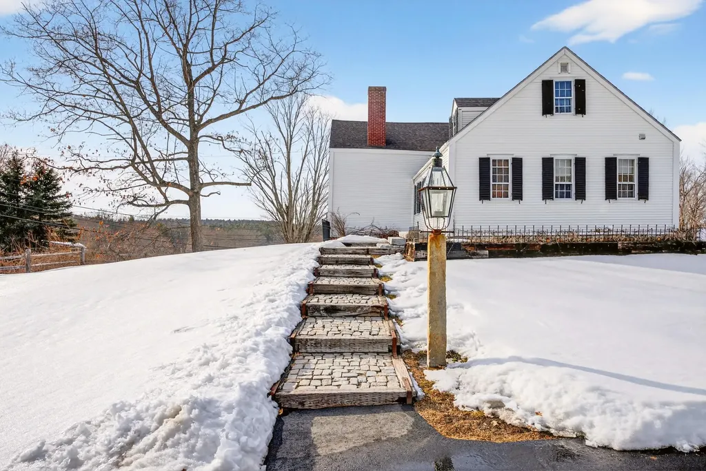 1090 Pittston School Street Pittston ME 04345