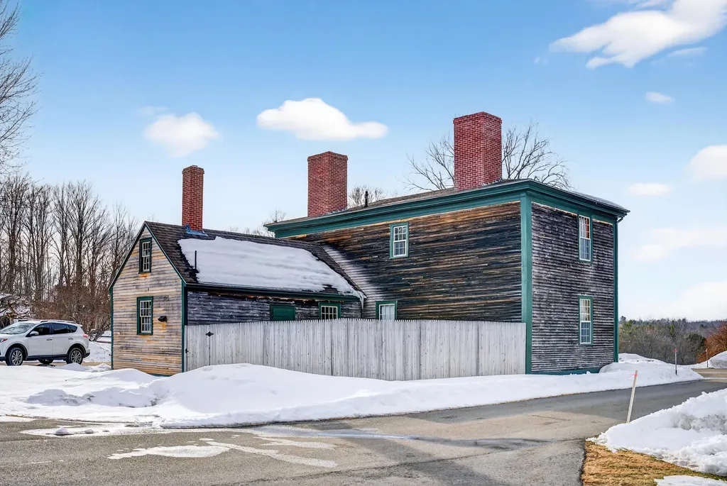 1090 Pittston School Street Pittston ME 04345