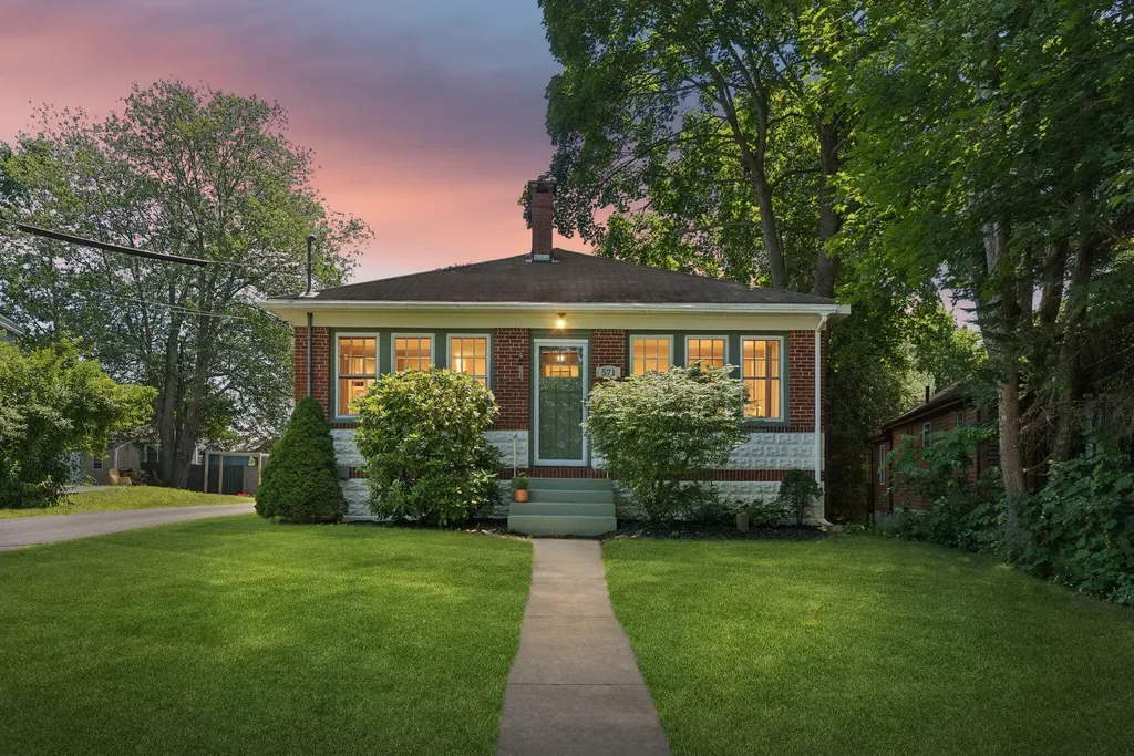 571 Allen Avenue Portland ME 04103