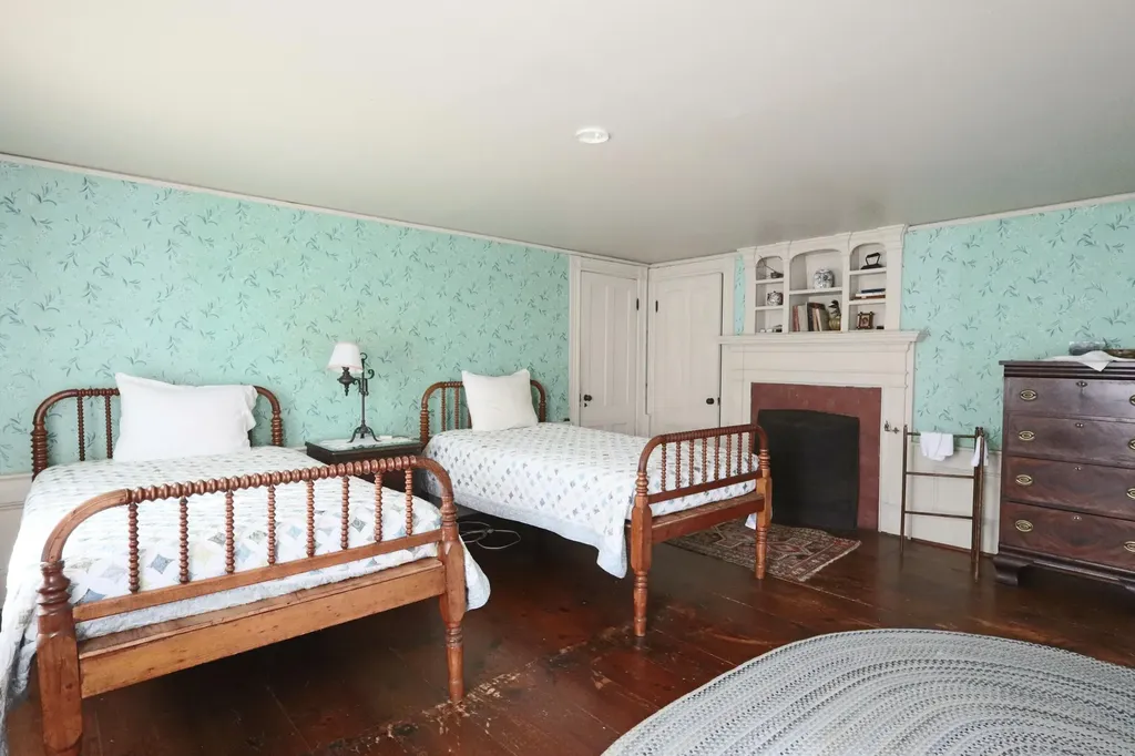 10 South Arm Road Andover ME 04226