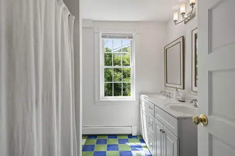 243 Mitchell Road Cape Elizabeth ME 04107