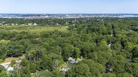 243 Mitchell Road Cape Elizabeth ME 04107
