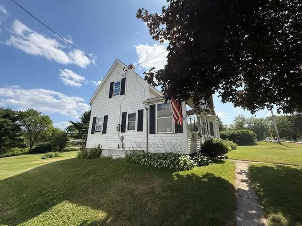 10 Palm Street Baileyville ME 04694