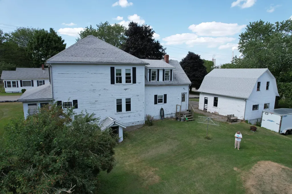10 Palm Street Baileyville ME 04694