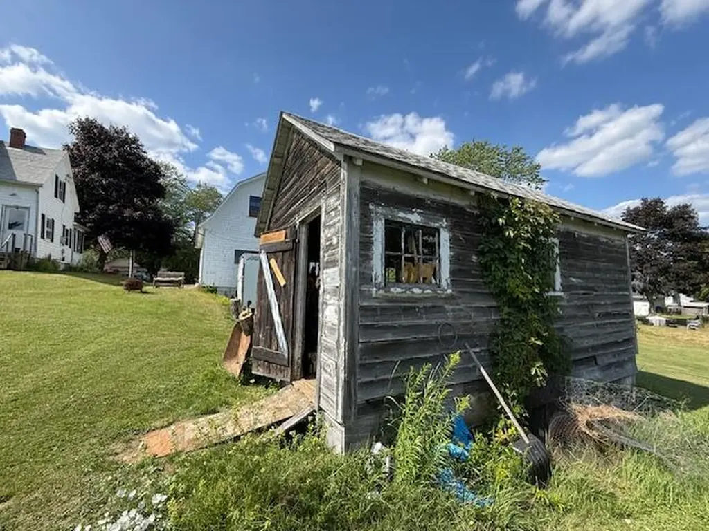 10 Palm Street Baileyville ME 04694