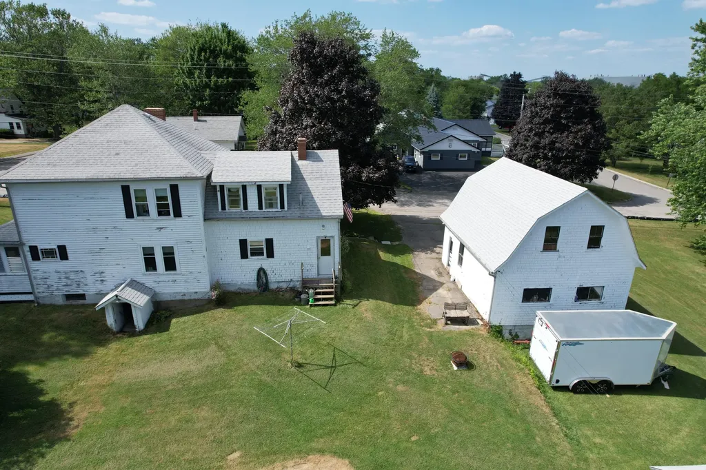 10 Palm Street Baileyville ME 04694