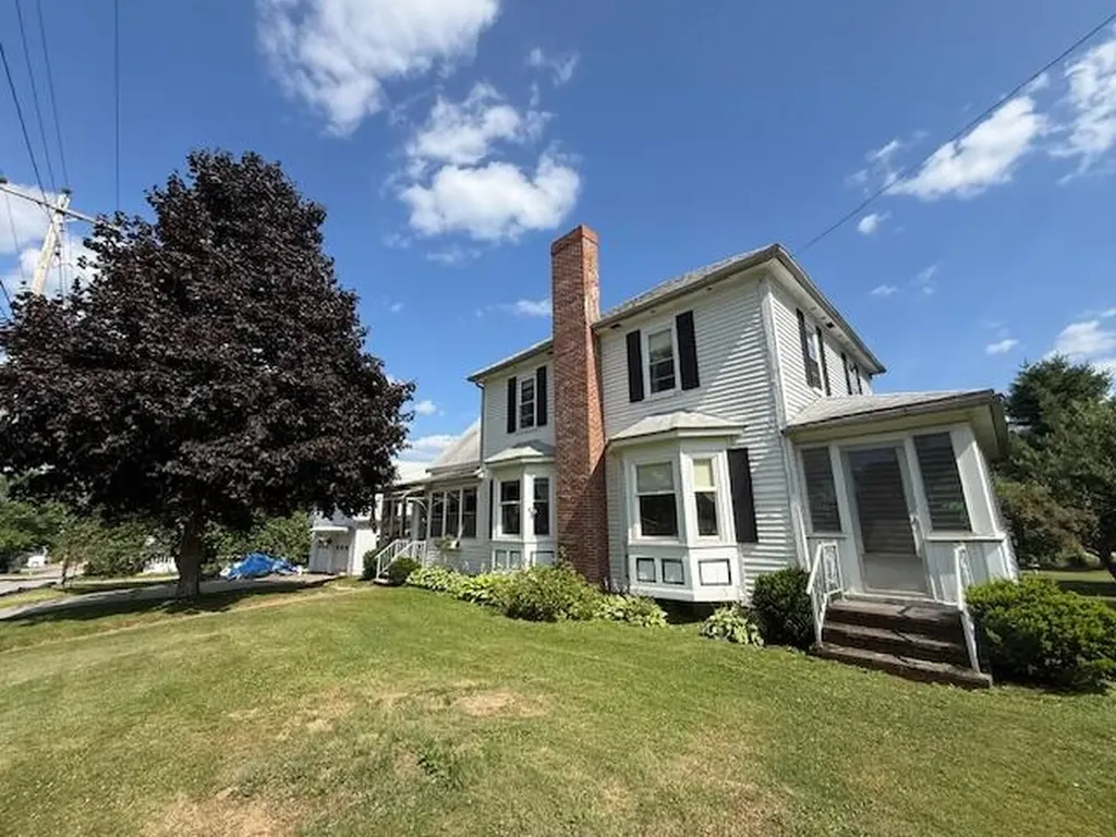 10 Palm Street Baileyville ME 04694