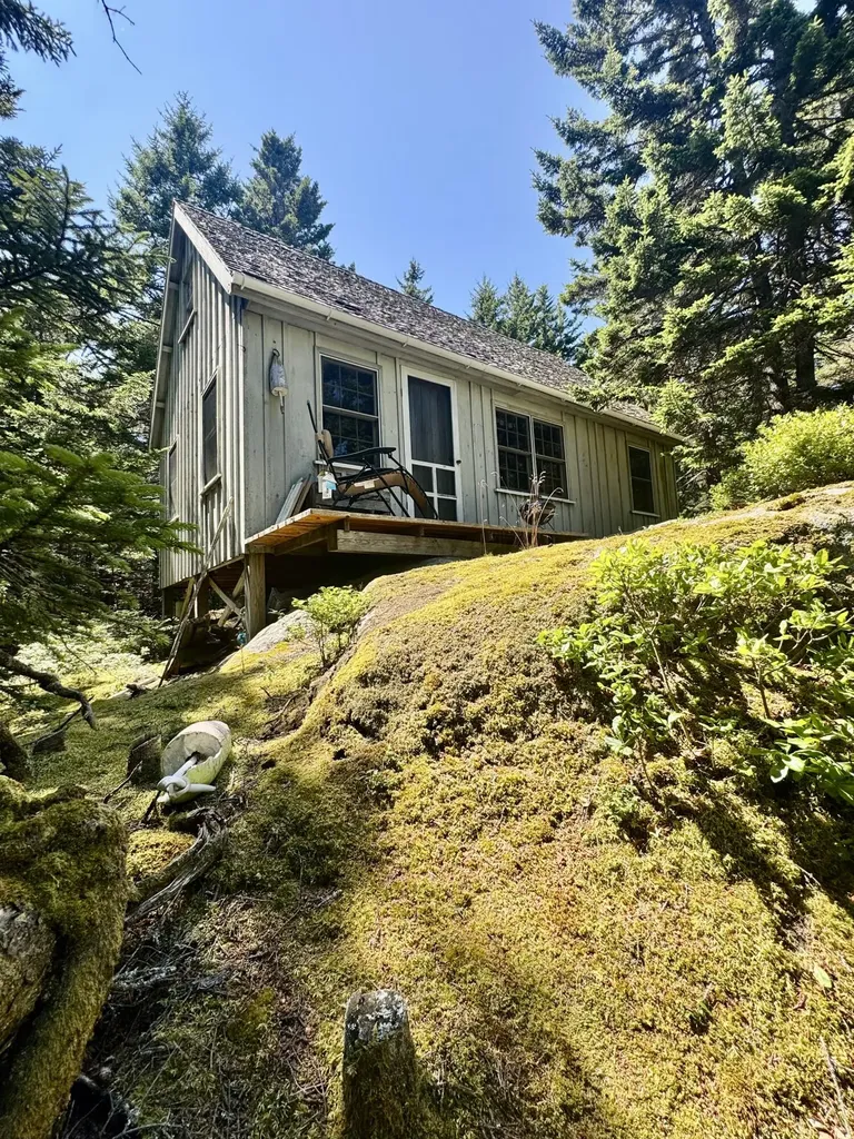 90 Greens Island Vinalhaven ME 04863