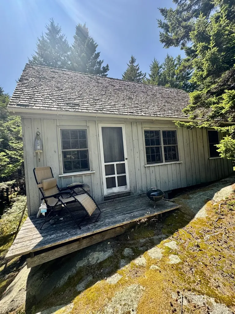 90 Greens Island Vinalhaven ME 04863