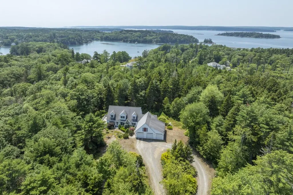 14 Moffat Lane Boothbay Harbor ME 04538
