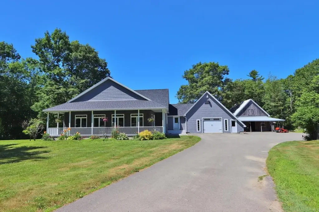 80 Flinn Road Newburgh ME 04444