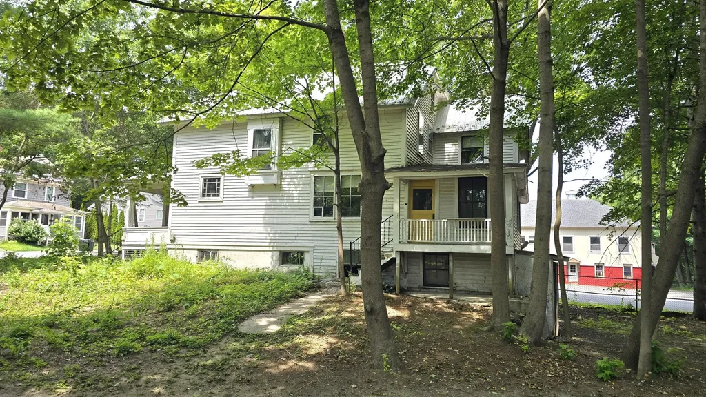 20 Western Avenue Auburn ME 04210