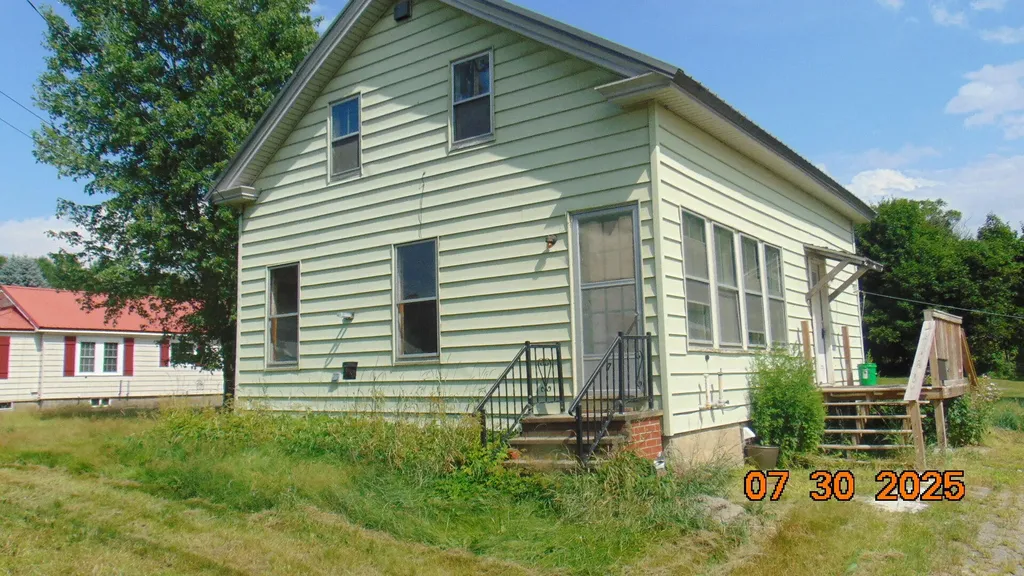7 Whalen Street Lincoln ME 04457