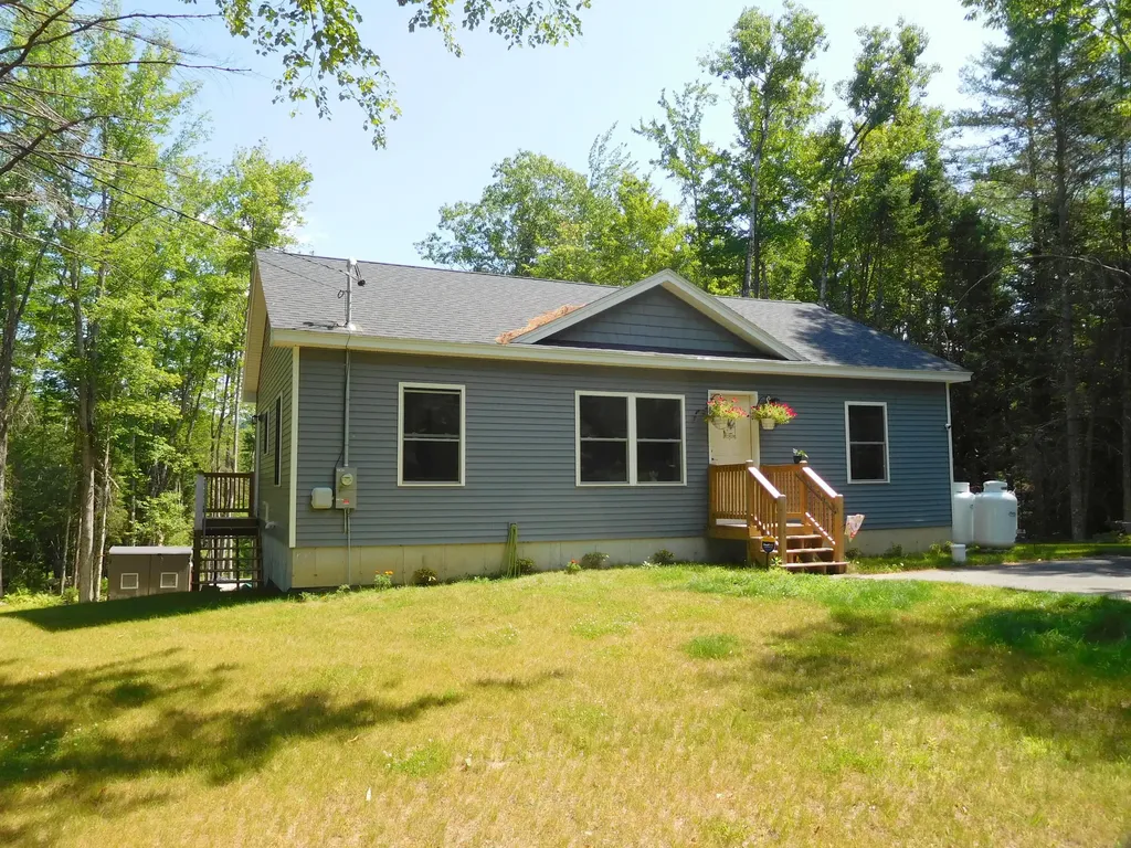 23 Boondock Lane Norway ME 04268
