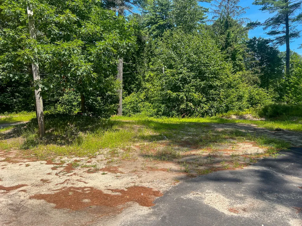 105 Meadow Road Raymond ME 04071