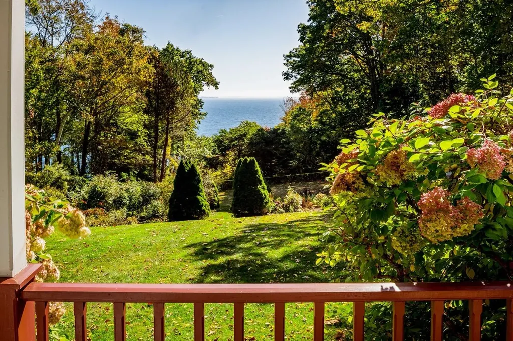 33 Sea View Drive Lincolnville ME 04849