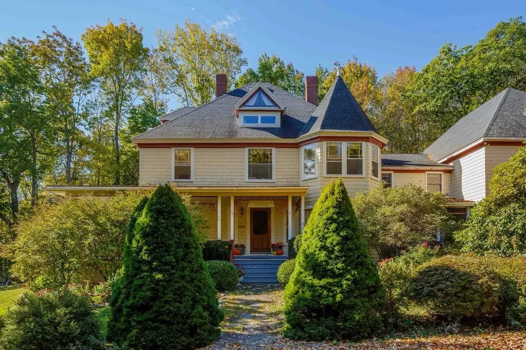 33 Sea View Drive Lincolnville ME 04849