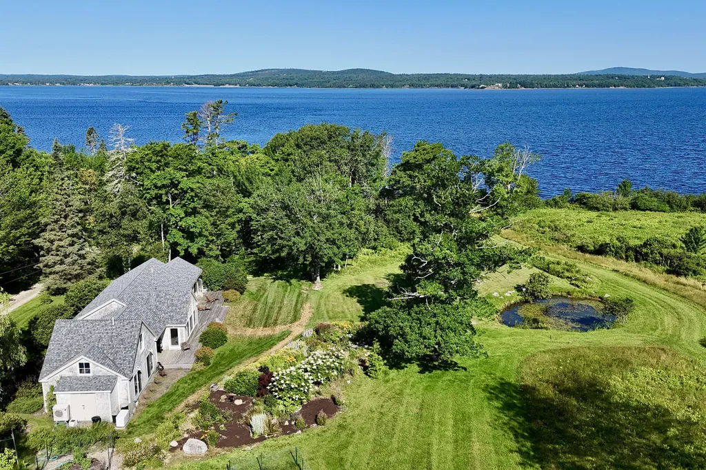 15 Doshen Place Penobscot ME 04476