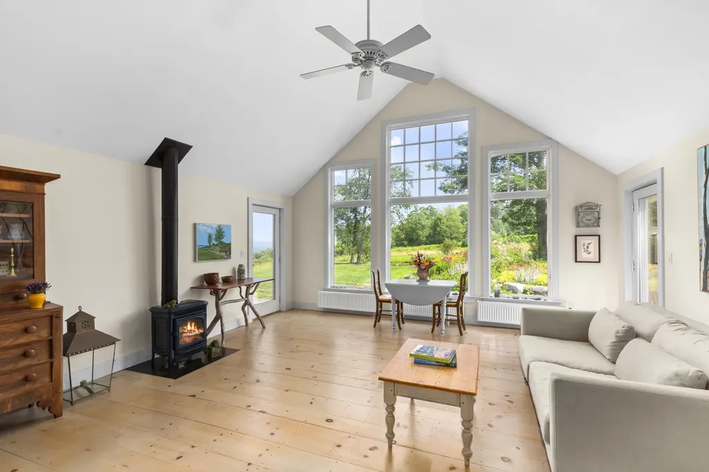 15 Doshen Place Penobscot ME 04476