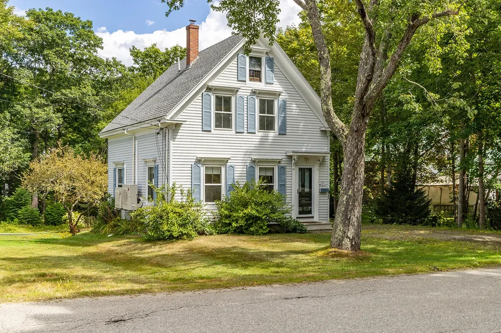 20 Belmont Avenue Camden ME 04843