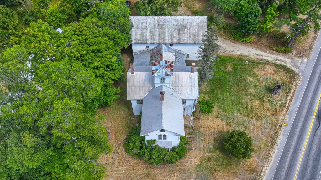 16 Buckfield Road Paris ME 04281