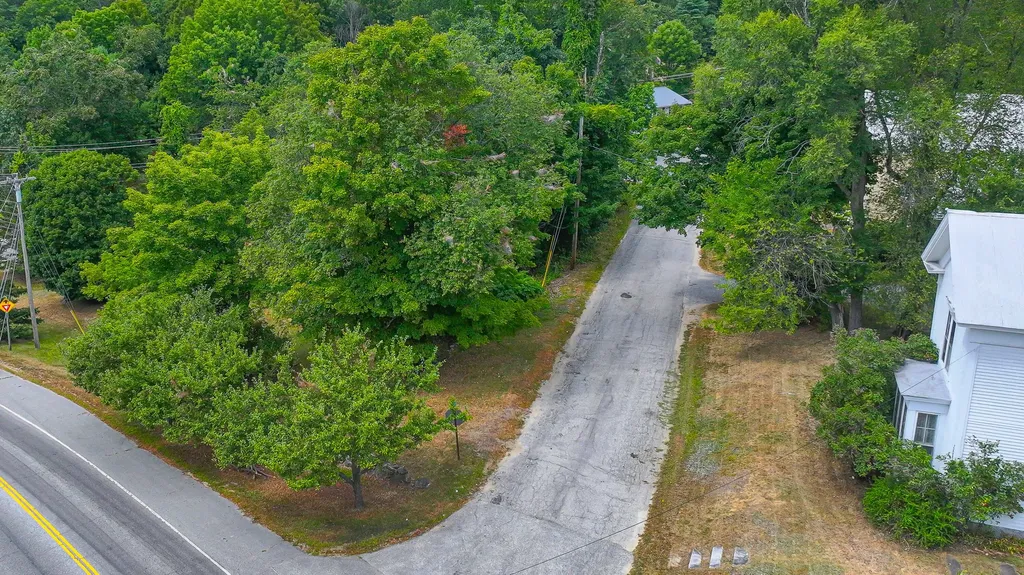 16 Buckfield Road Paris ME 04281
