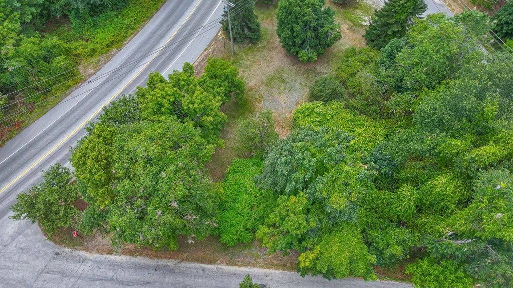 16 Buckfield Road Paris ME 04281