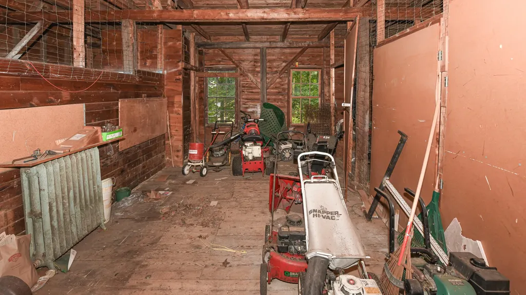 16 Buckfield Road Paris ME 04281